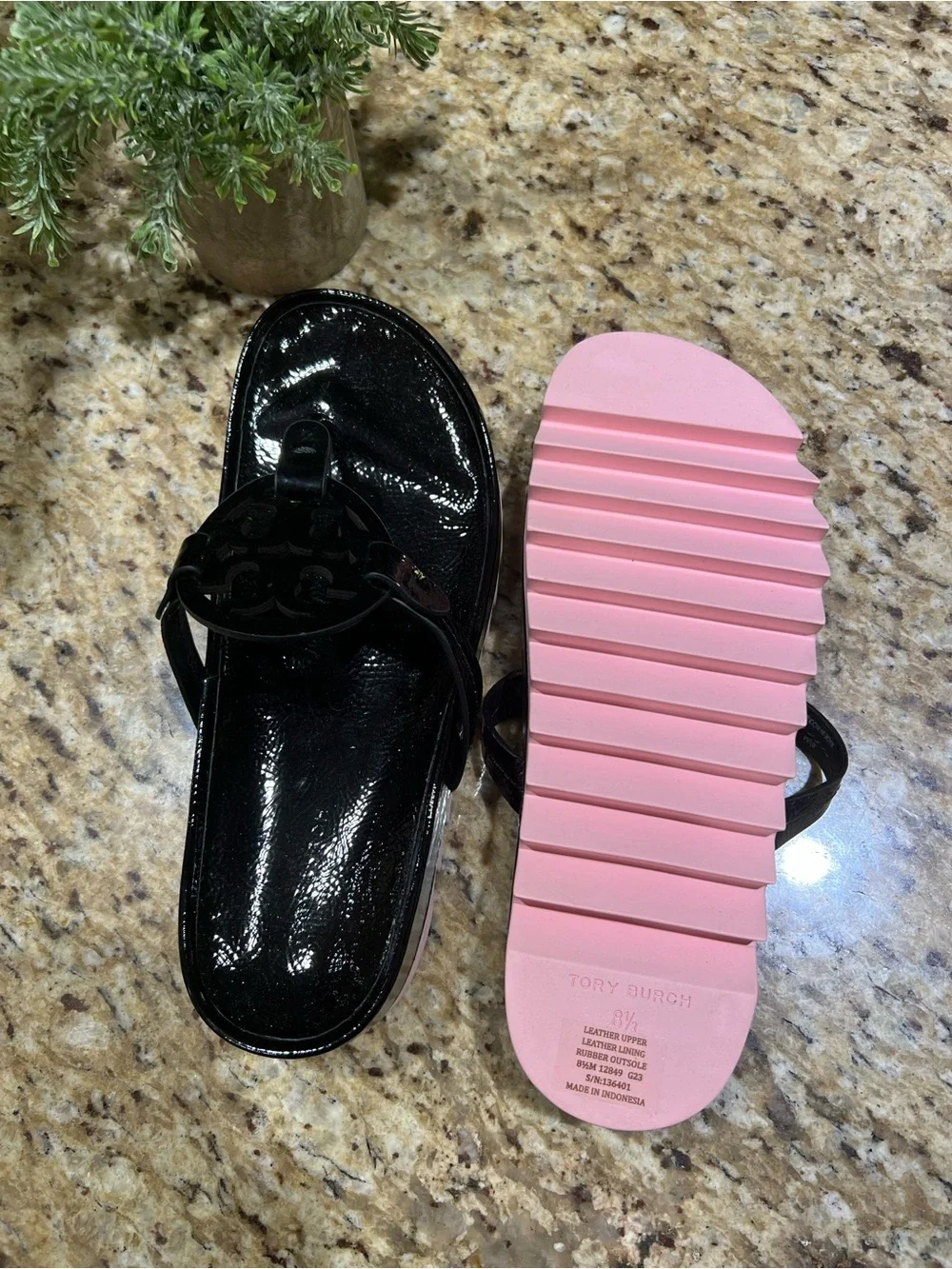 Tory Burch Miller Cloud Lug Thong Sandals in Black & Pink 8.5